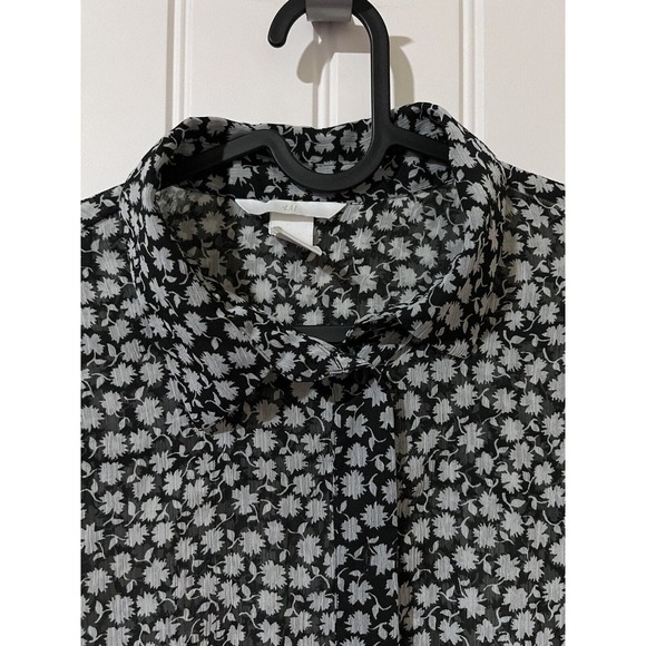 H&M Women’s Chiffon Blouse long sleeve floral black Relaxed-fit Yoke at back EUC - Picture 6 of 13